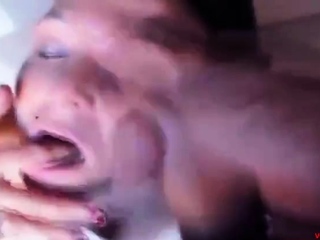 coroa levando porra na cara