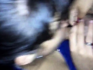 Novinha chupando pau pequeno ate engolir porra