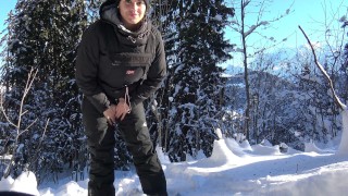 Teen Public Flash in Snowboard In Mountain – Flash A La Neige VicAlouqua